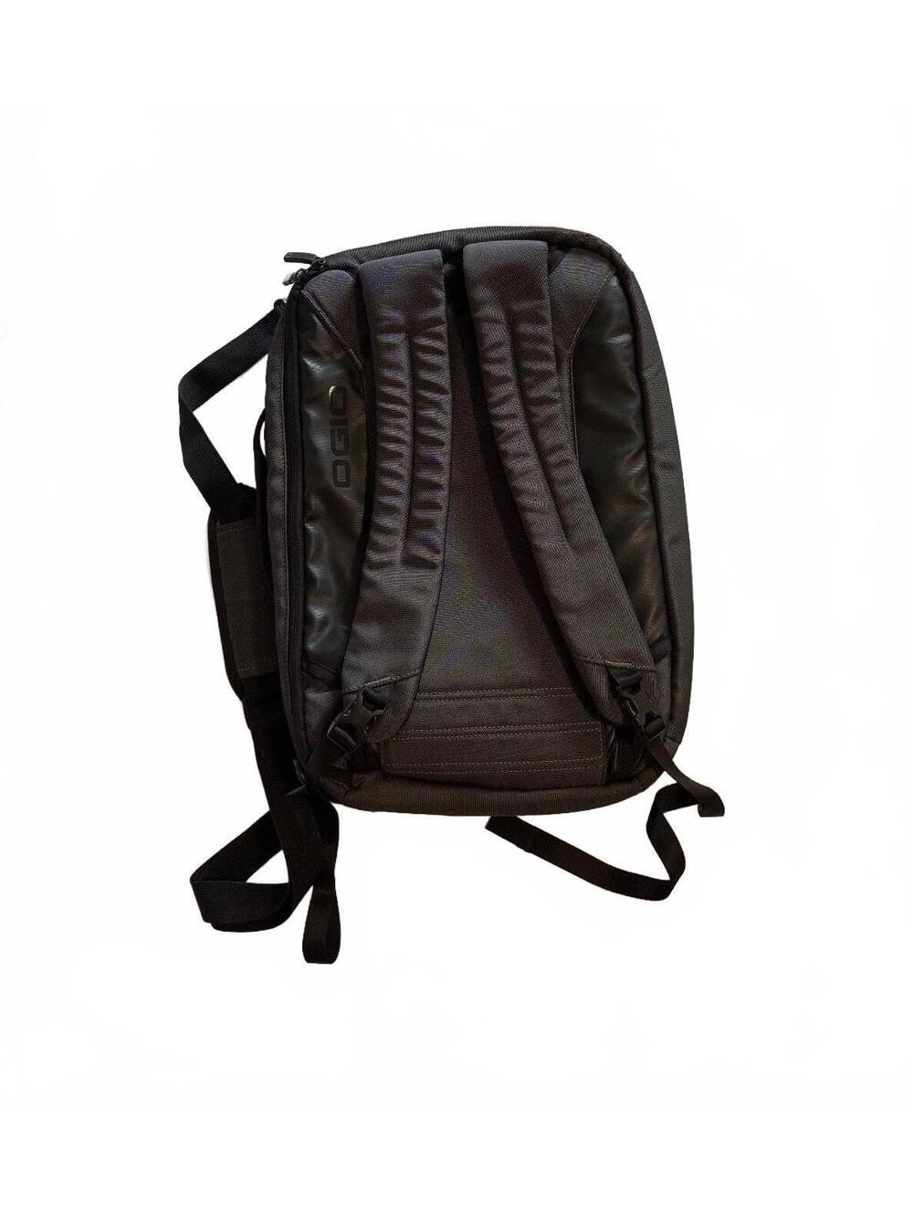 OGIO 91005 Convert Pack 2-in-1 Convertible Laptop Backpack - Tarmac Gray Camo